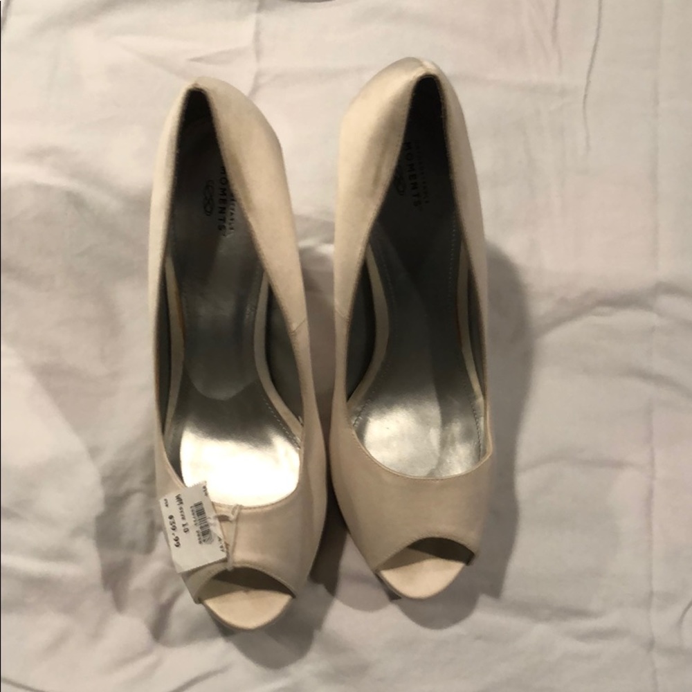 White heel size 10